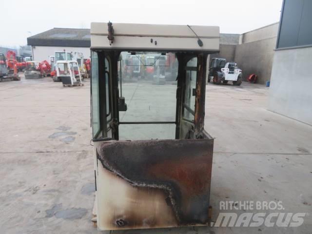 Schaeff HML 22 驾驶室与内部