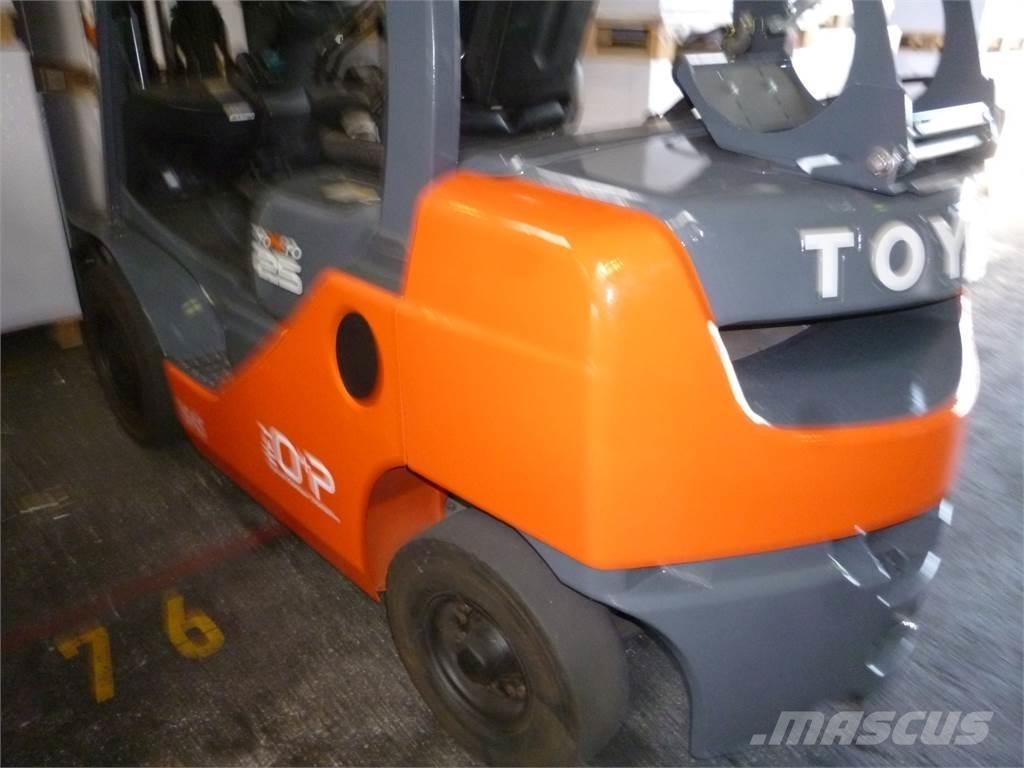 Toyota 02-8FGF25 天然气叉车