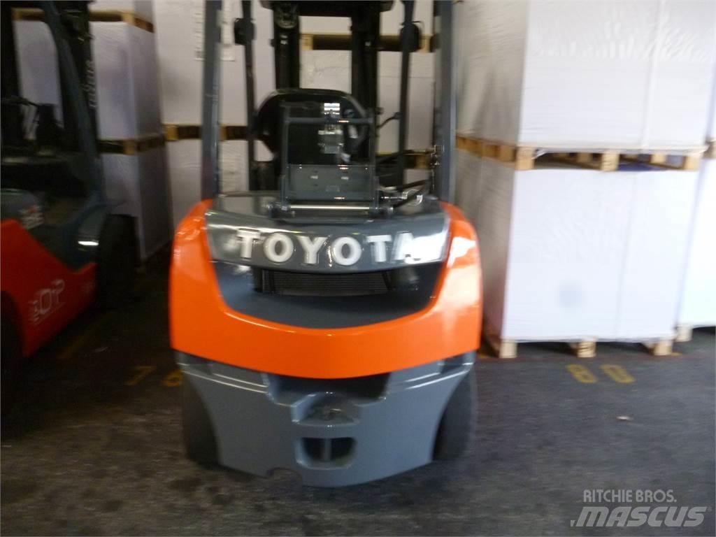 Toyota 02-8FGF25 天然气叉车