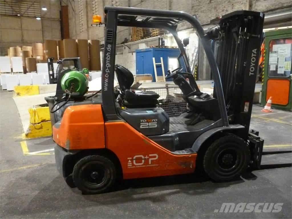 Toyota 02-8FGF25 天然气叉车