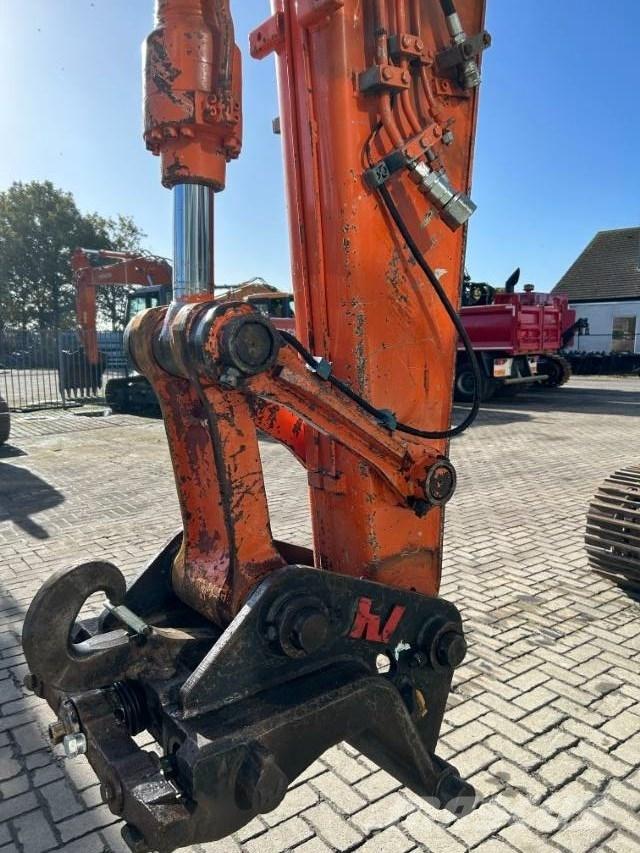Hitachi ZX 130 履带挖掘机