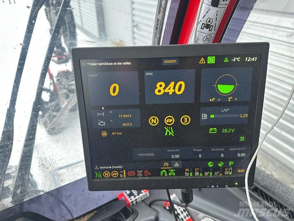 Komatsu 931 XC 收割机