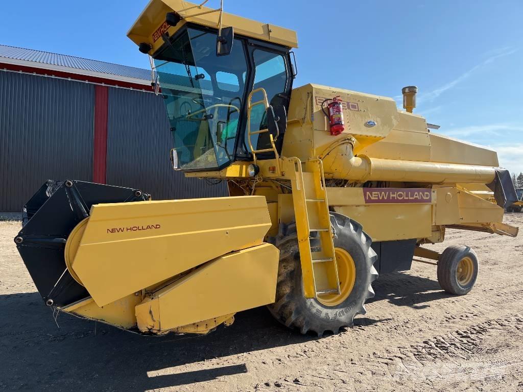 New Holland 8030 12´ 联合收割机
