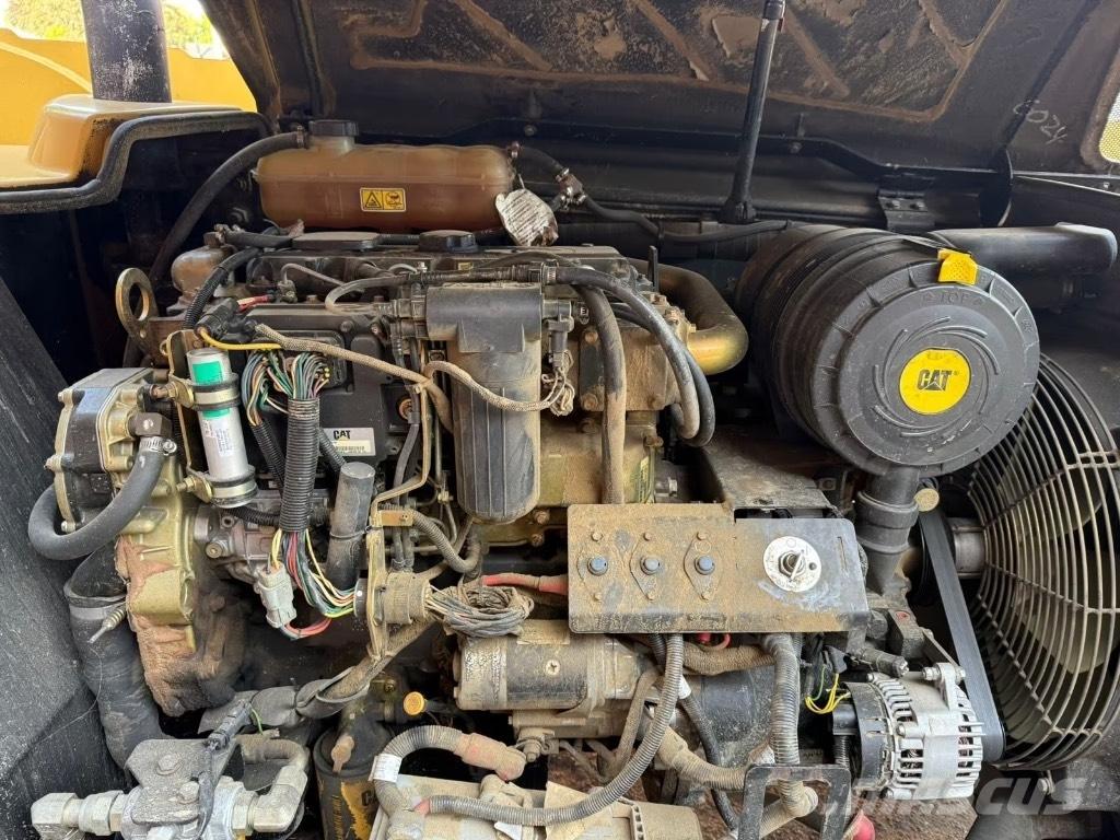 CAT TH 330 B 伸缩臂叉装车|叉装车