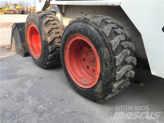Bobcat S 130 滑移装载机