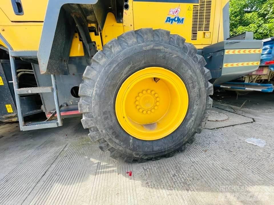 Komatsu wa 320 轮式装载机