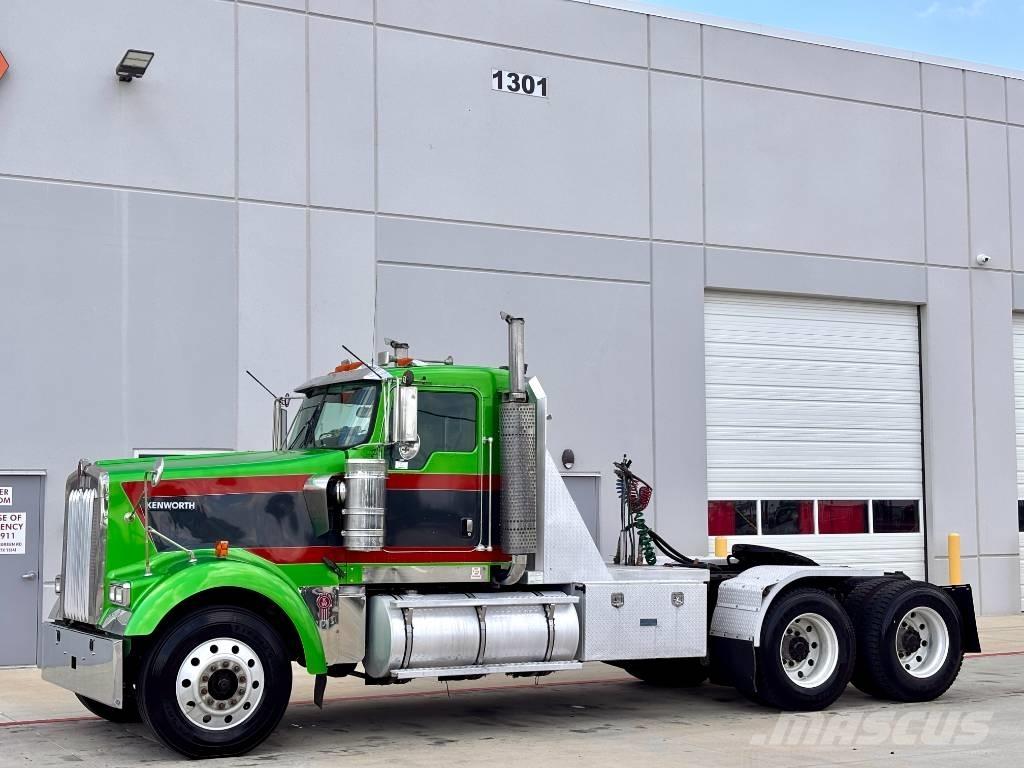 Kenworth W 900 牵引车