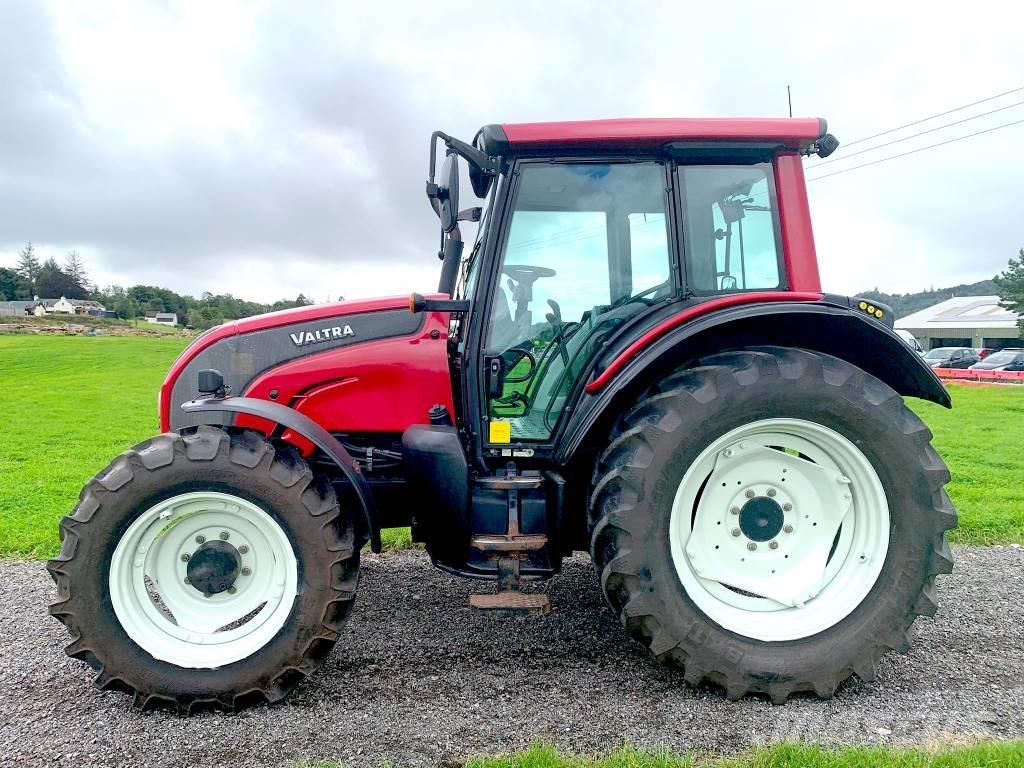 Valtra N101 Tractor 林业拖拉机