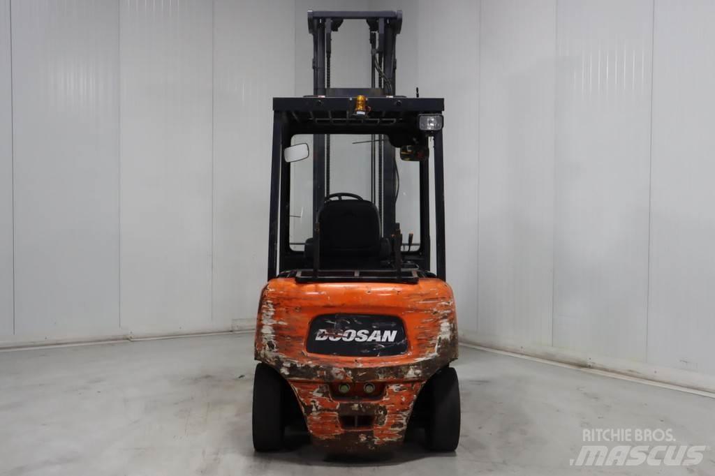 Doosan B45X-5 电动叉车