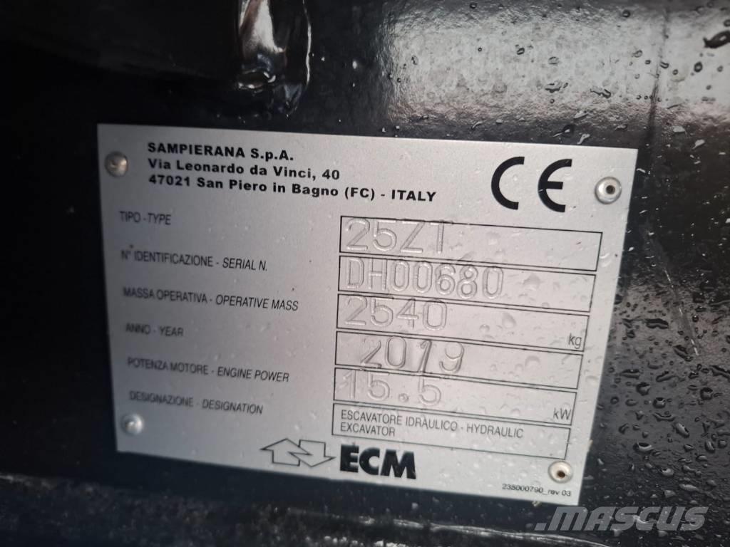 ECM 25 ZT 小型挖掘机