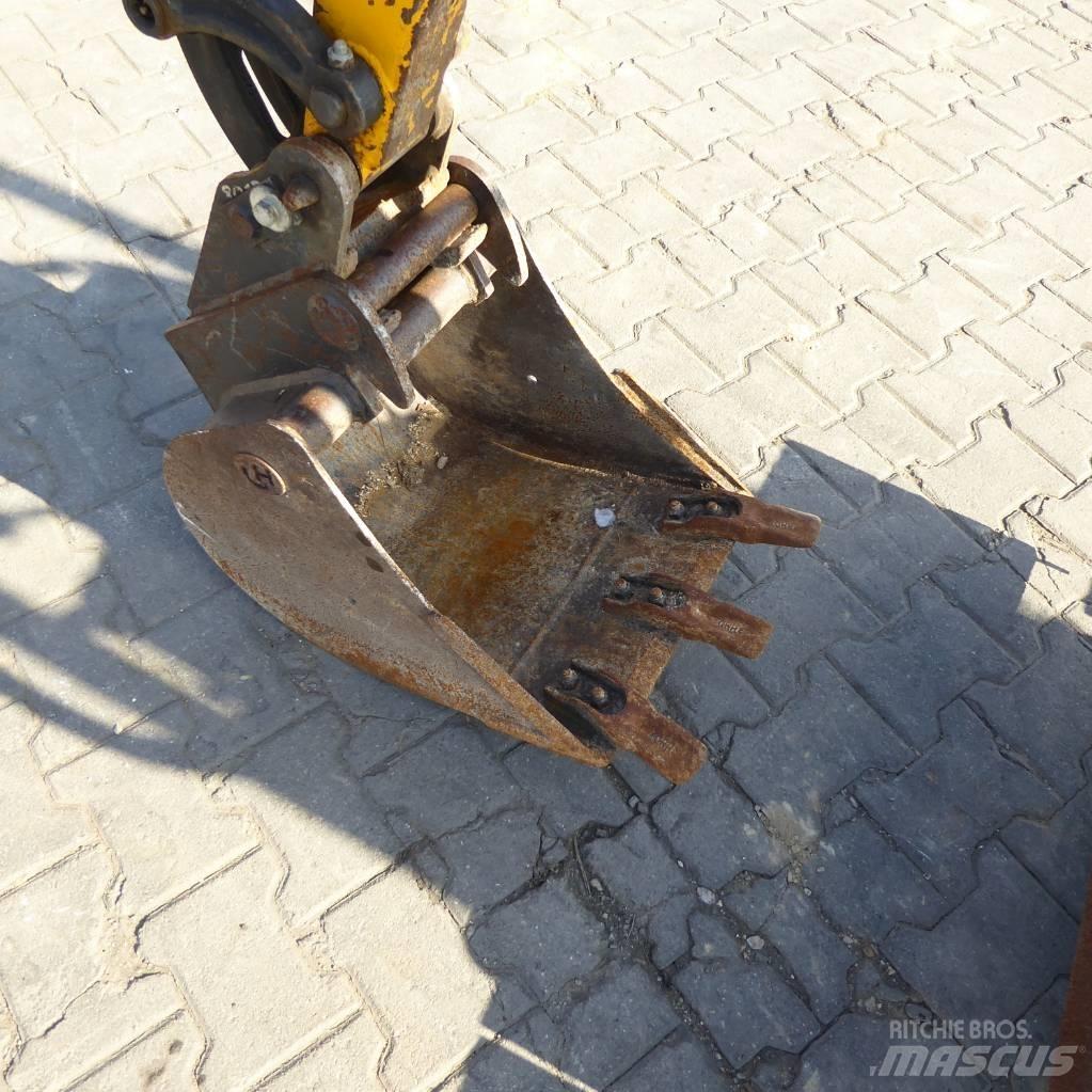 JCB 8010 CTS 小型挖掘机