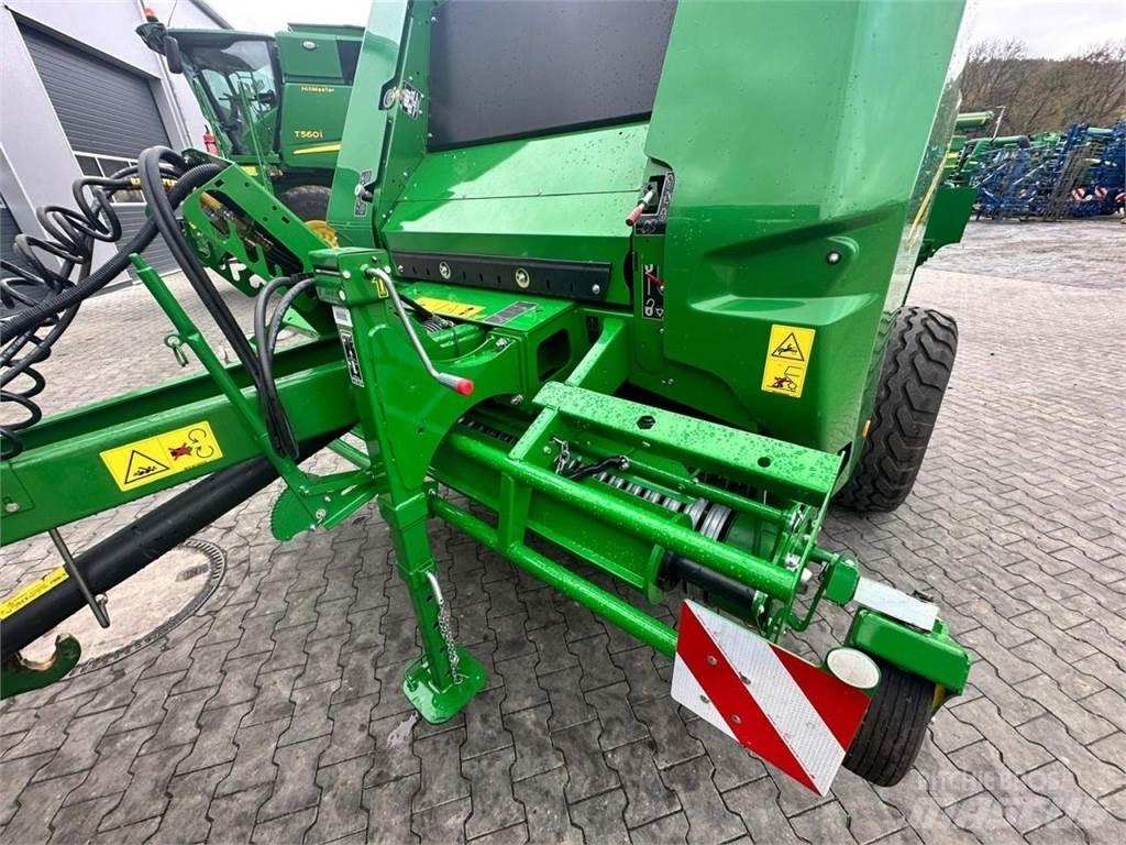 John Deere V461M 圆捆打捆机