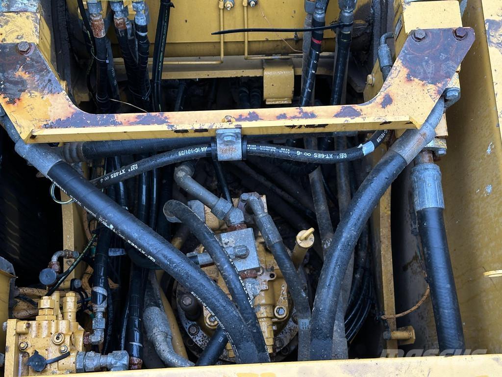 CAT 320FL 履带挖掘机