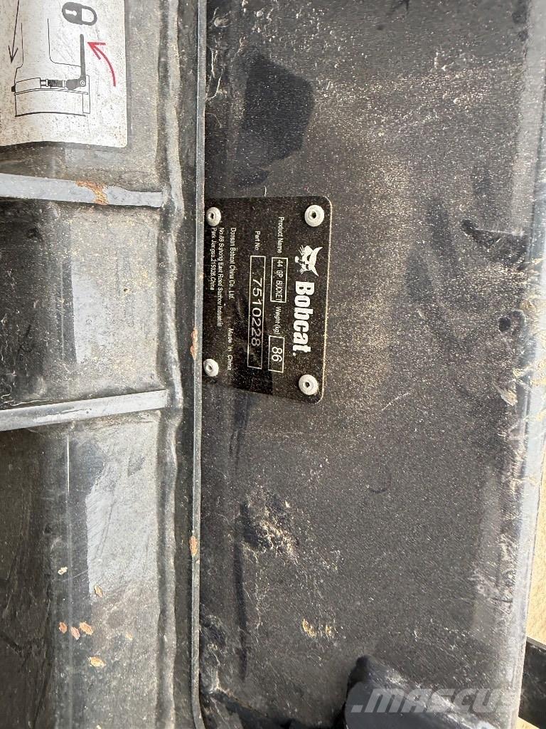 Bobcat S70 滑移装载机