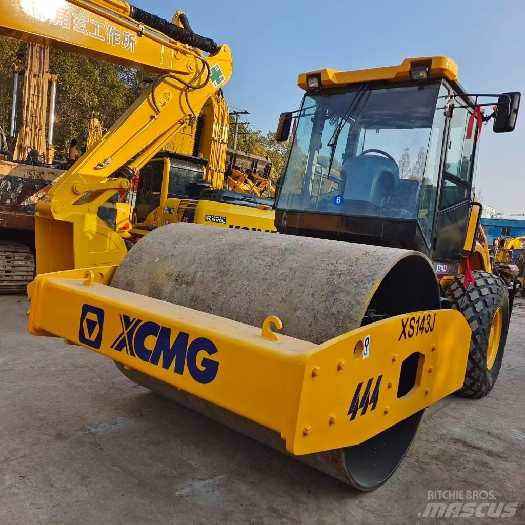 XCMG XS 143J 单轮压路机