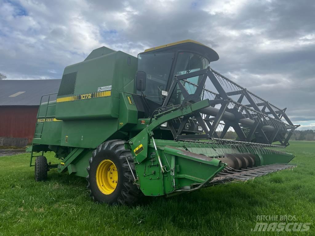 John Deere 1072 联合收割机