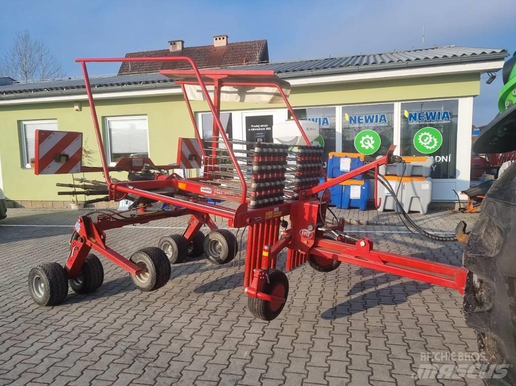 Lely Hibiscus 485 犁耙和摊草机