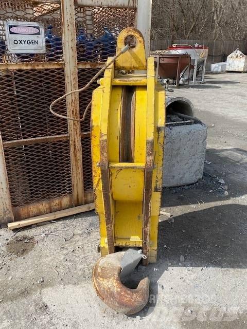 Liebherr HS 885 HD 履带起重机