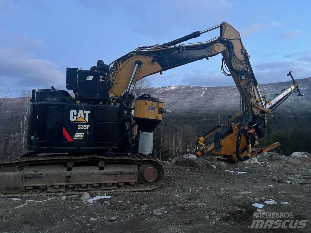 CAT 335 F L CR 钻孔机