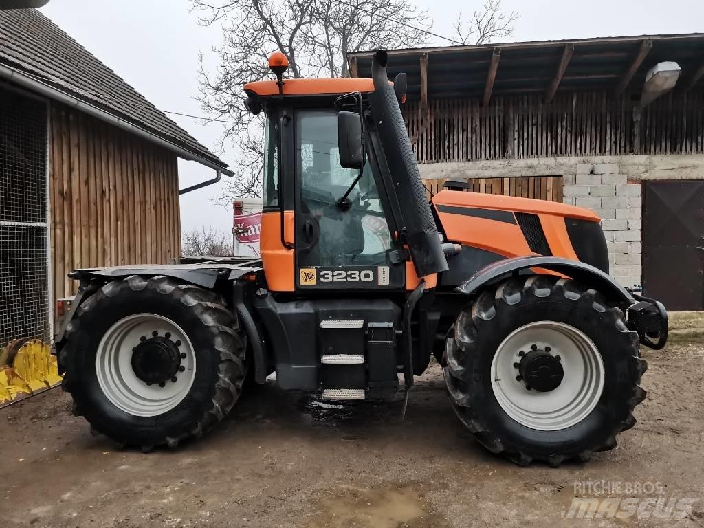 JCB Fastrac 3230 拖拉机/农用车