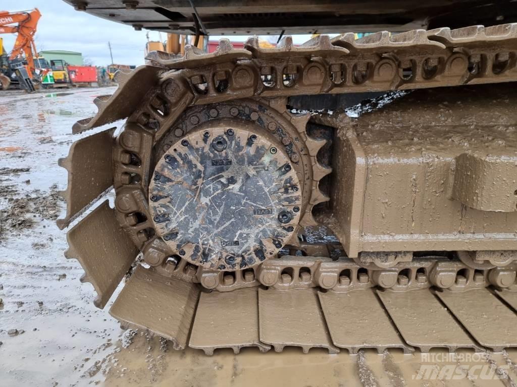 JCB JS 220LC Plus 履带挖掘机