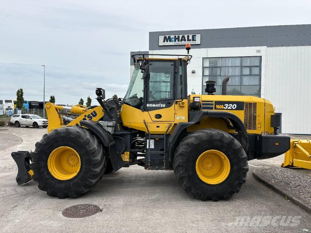 Komatsu WA320-7 轮式装载机
