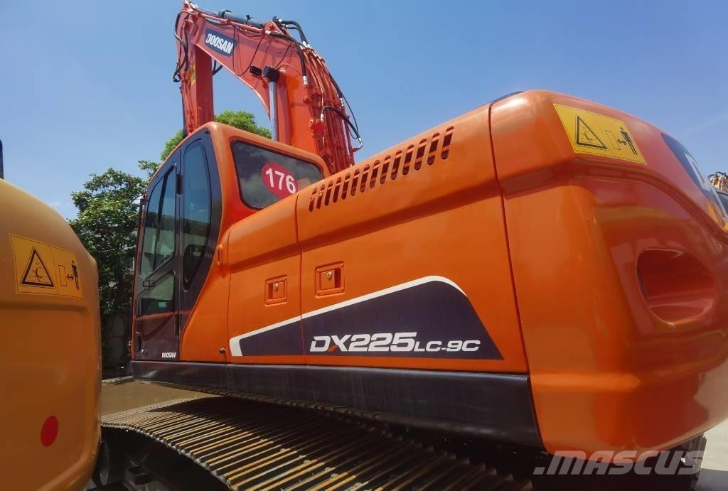 Doosan DX 225 LC 履带挖掘机