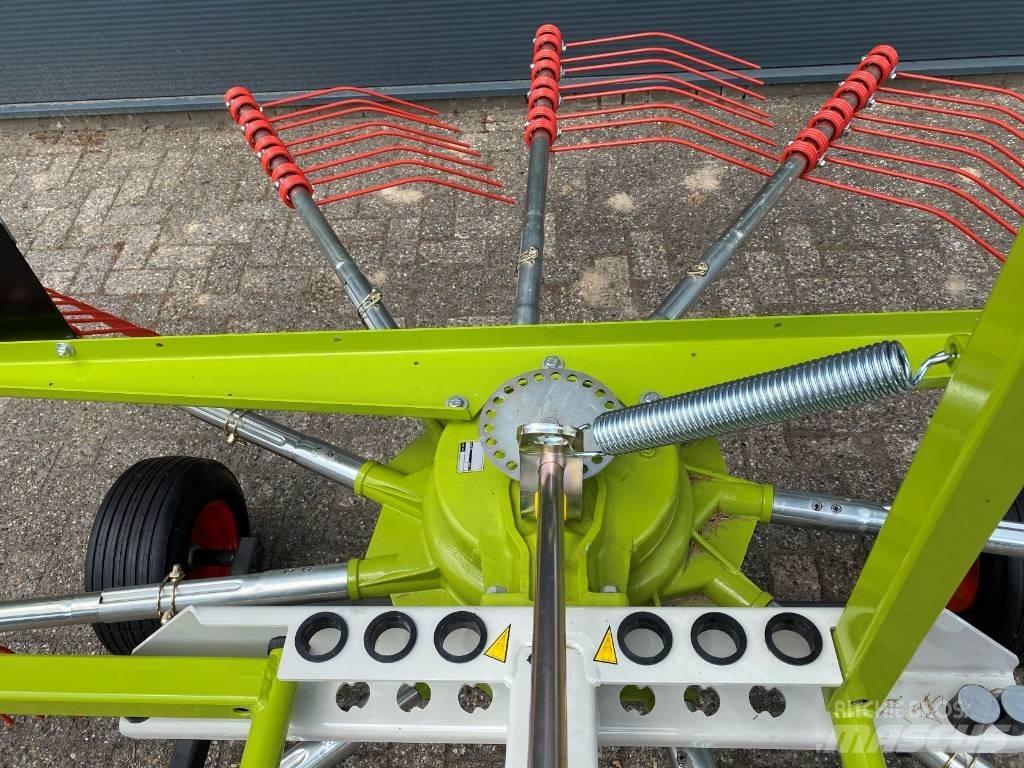 CLAAS liner 370 料堆整形机