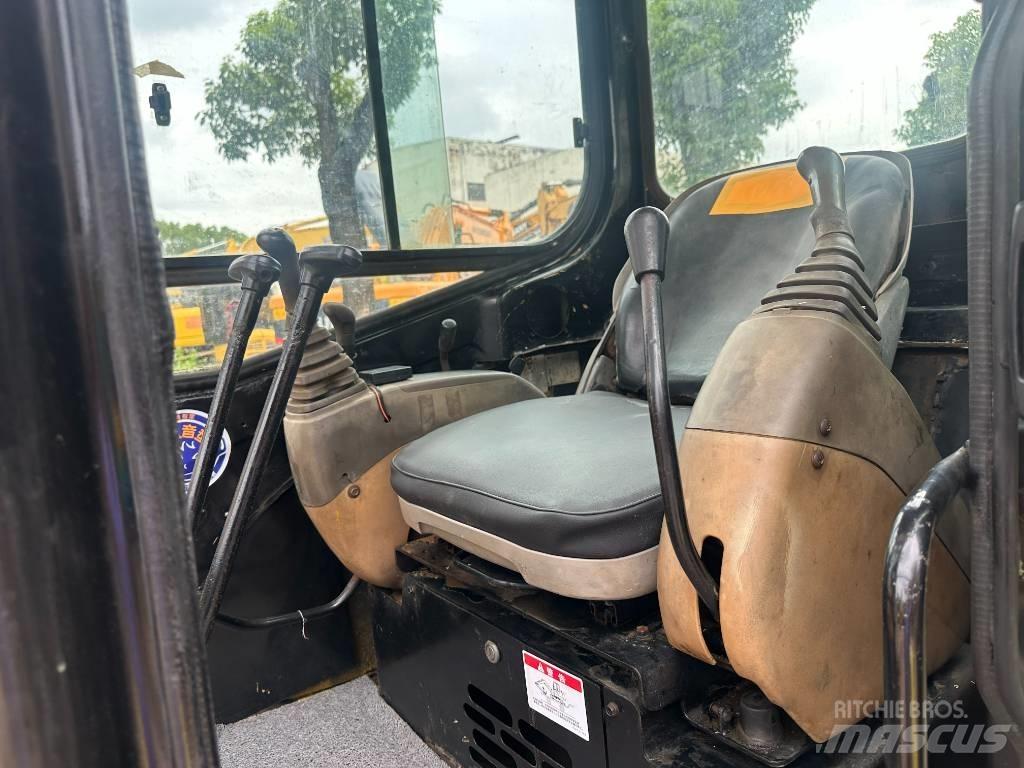 CAT 303 小型挖掘机