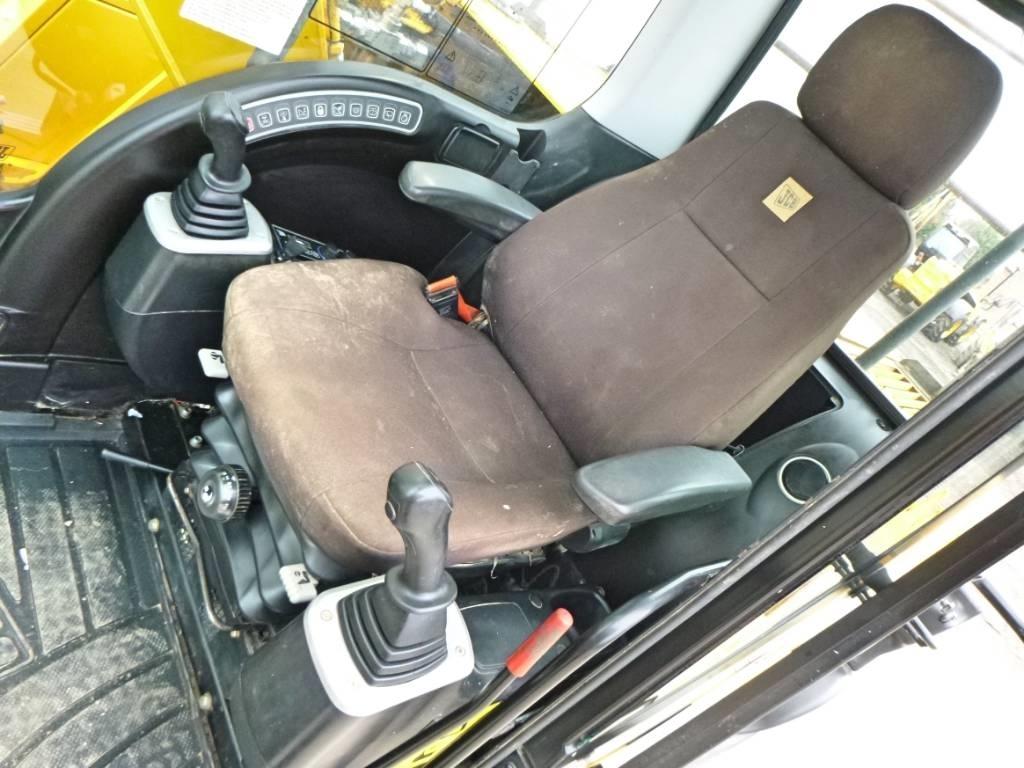 JCB JS 130 LC 履带挖掘机