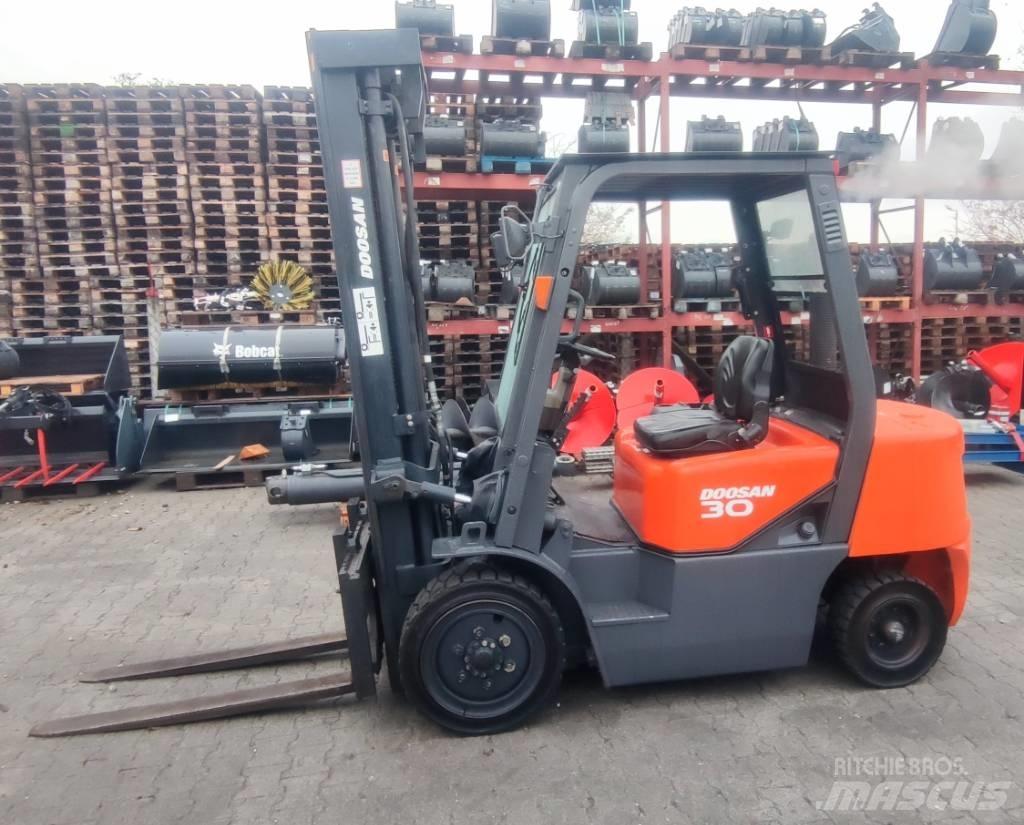 Doosan D 30 G 柴油叉车
