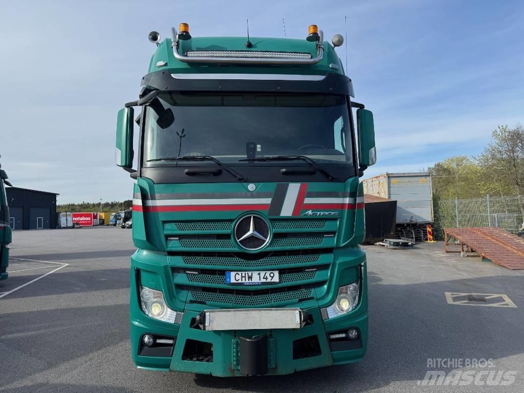 Mercedes-Benz  牵引车