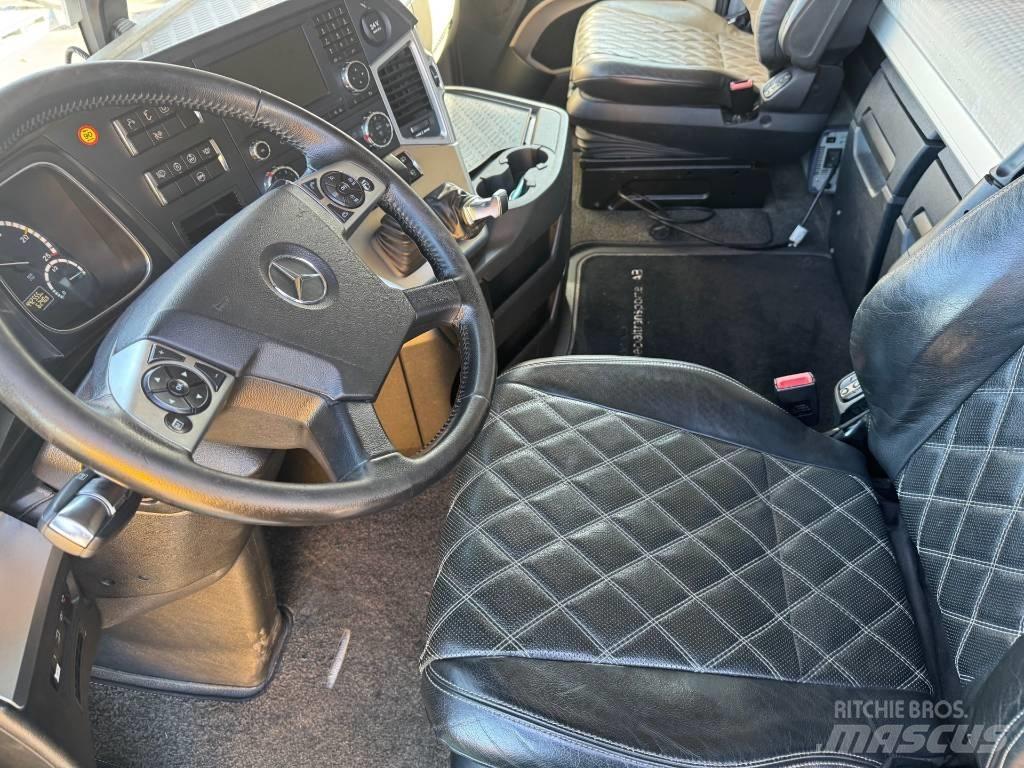 Mercedes-Benz  牵引车