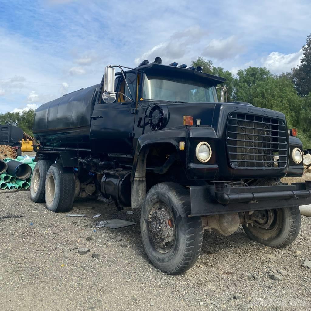Ford 6 x 6 水罐车