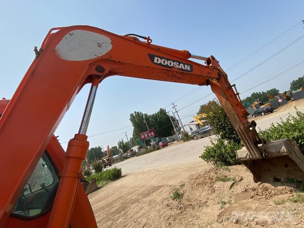 Doosan DH80 履带挖掘机