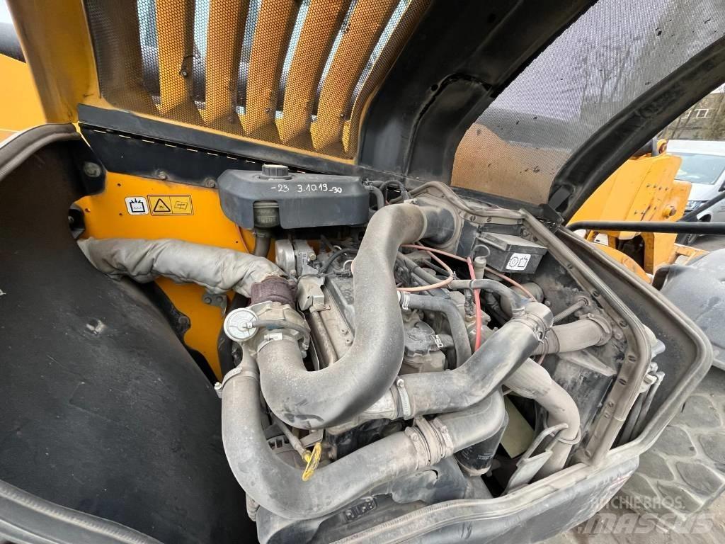 JCB 535-125 伸缩臂叉装车|叉装车