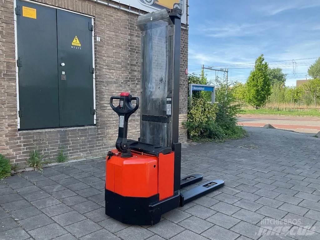 Toyota BT SWE120L 手推堆垛车