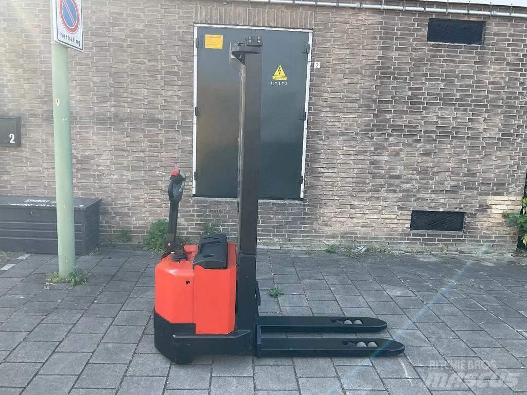 Toyota BT SWE120L 手推堆垛车