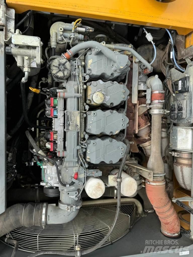 Liebherr LH 30 M 工业挖掘机