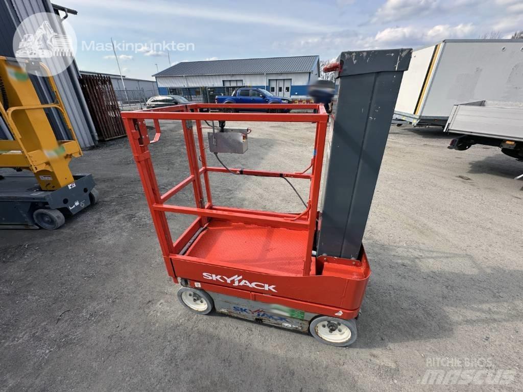 SkyJack SJ 12 客货电梯