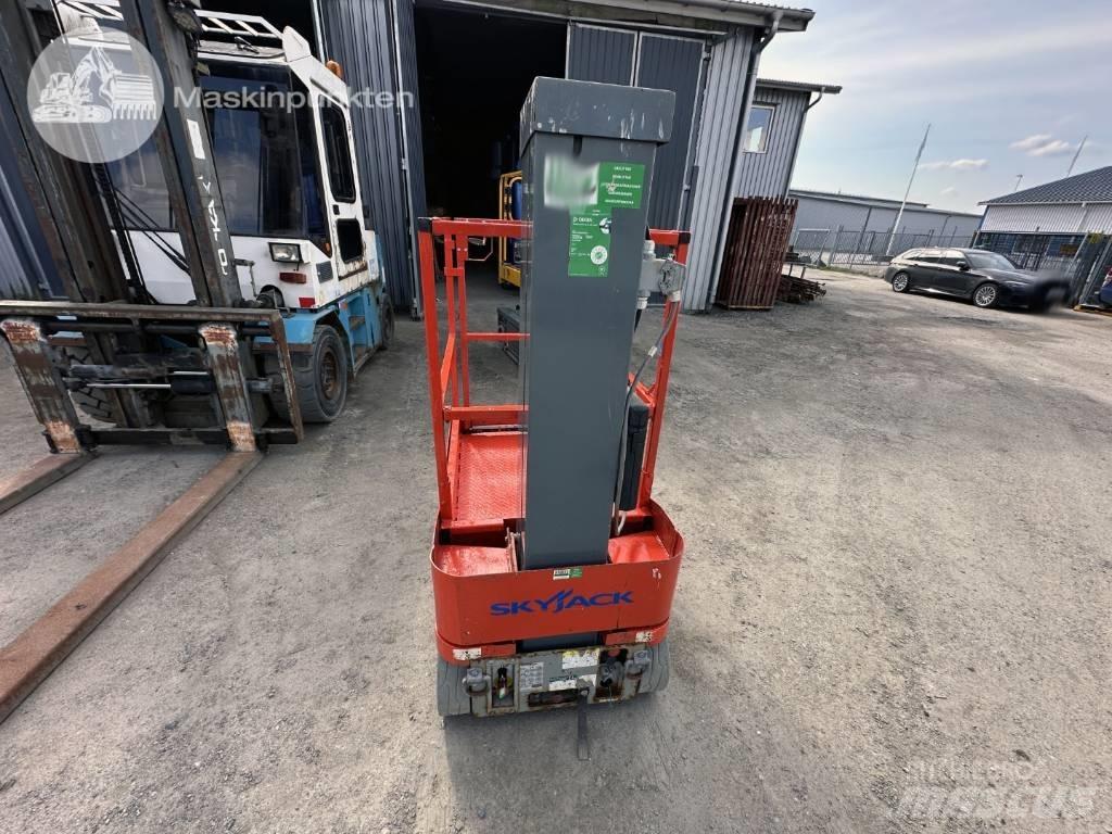 SkyJack SJ 12 客货电梯