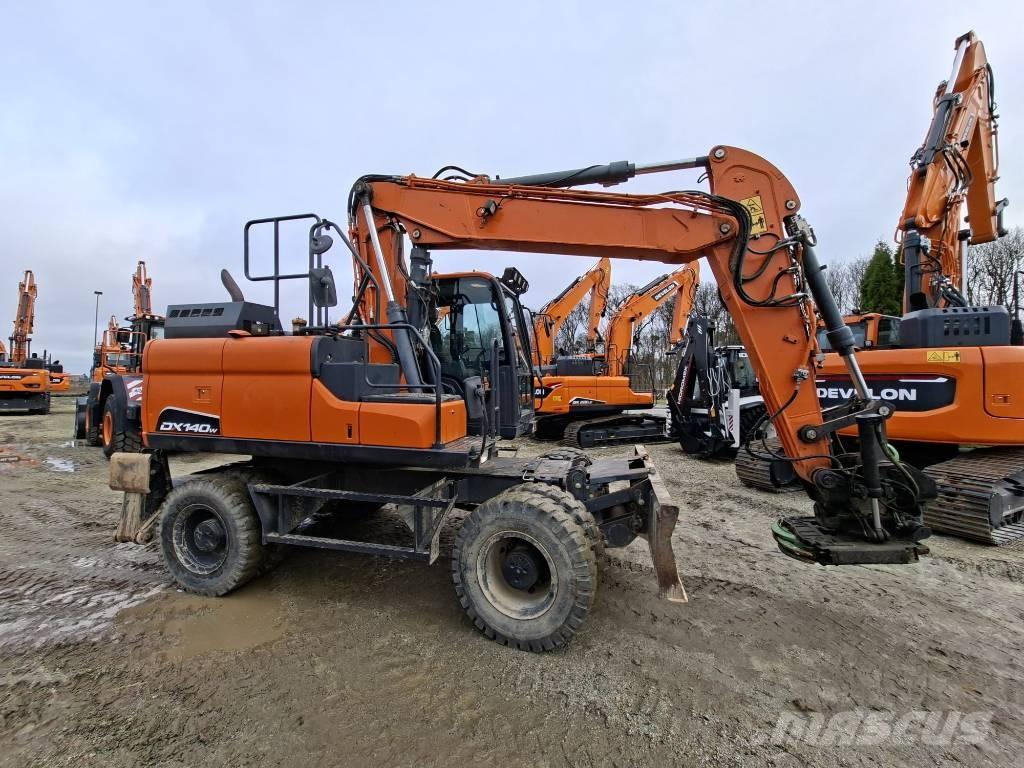 Doosan DX140W-5 轮式挖掘机