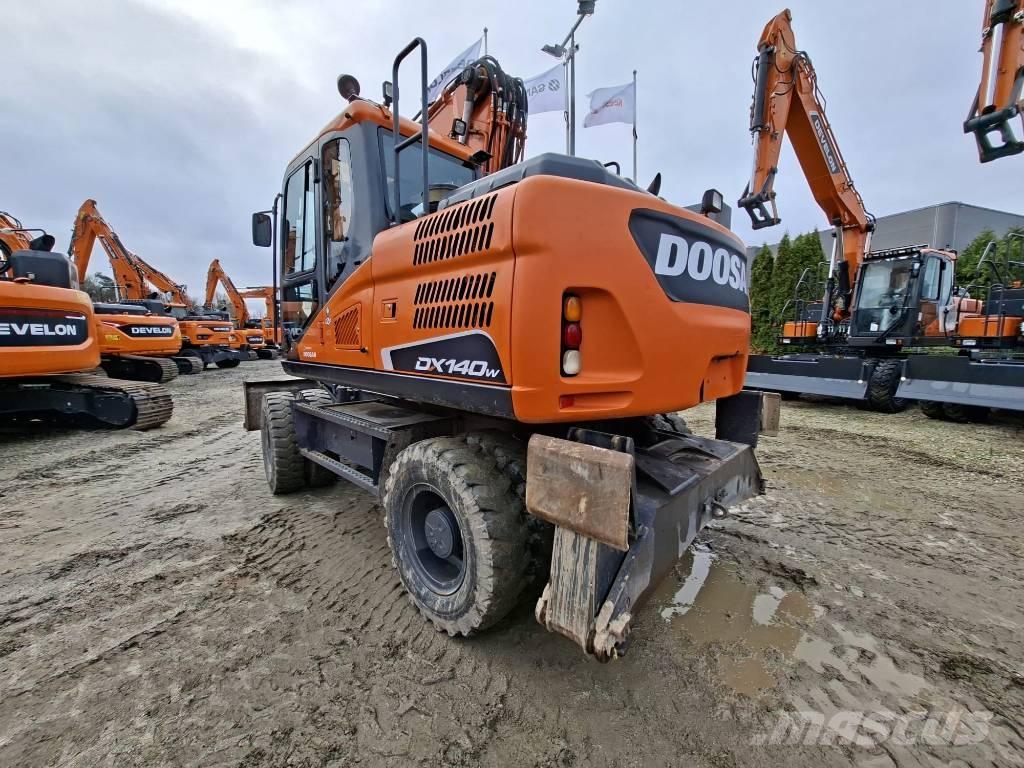 Doosan DX140W-5 轮式挖掘机