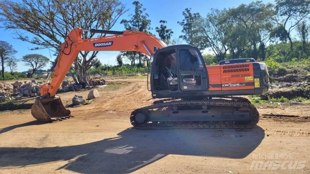 Doosan DX 225 LCA 履带挖掘机