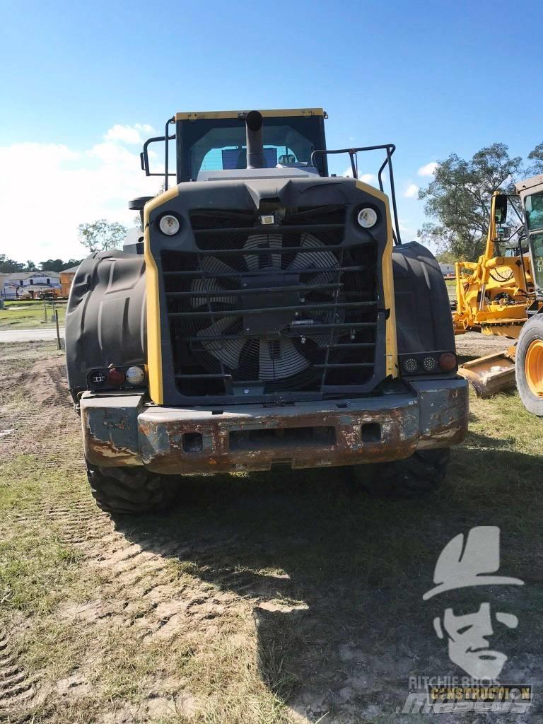 Komatsu WA380 轮式装载机