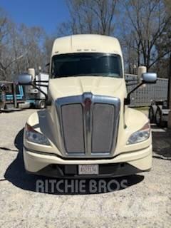 Kenworth T 680 牵引车