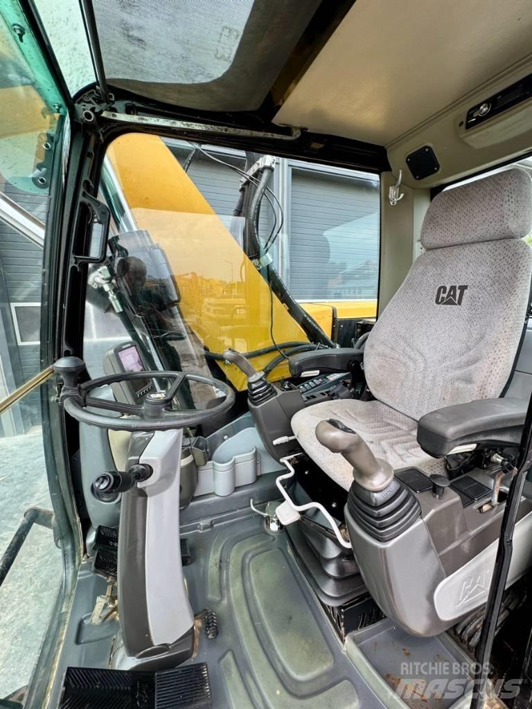 CAT M322D 轮式挖掘机