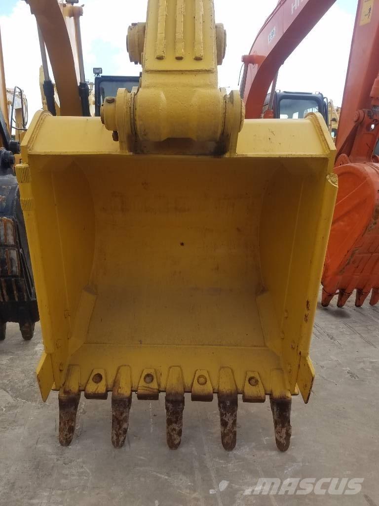 Komatsu PC 220-8 履带挖掘机