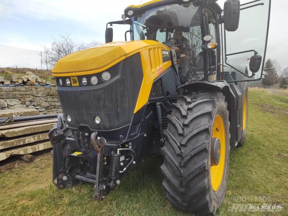 JCB Fastrac 8330 拖拉机/农用车