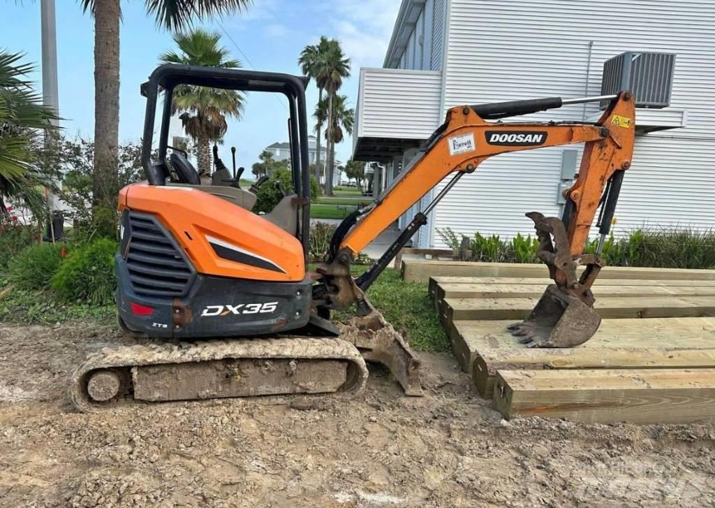 Doosan DX 35 小型挖掘机